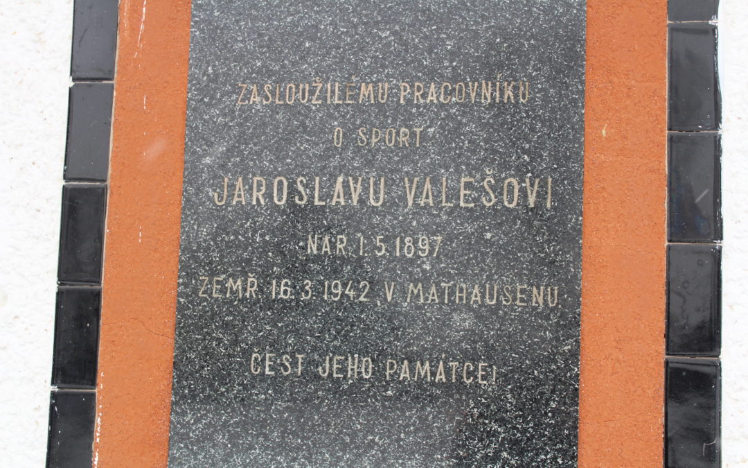 Pamětní deska na stadionu Jaroslava Valeše